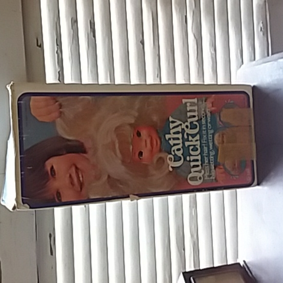 70's Cathy Quick Curl Doll - Picture 4 of 5